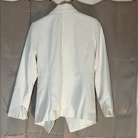 NWT - WHBM Studio Blazer with Tab.  Ecru Size 4 - Picture 5 of 5